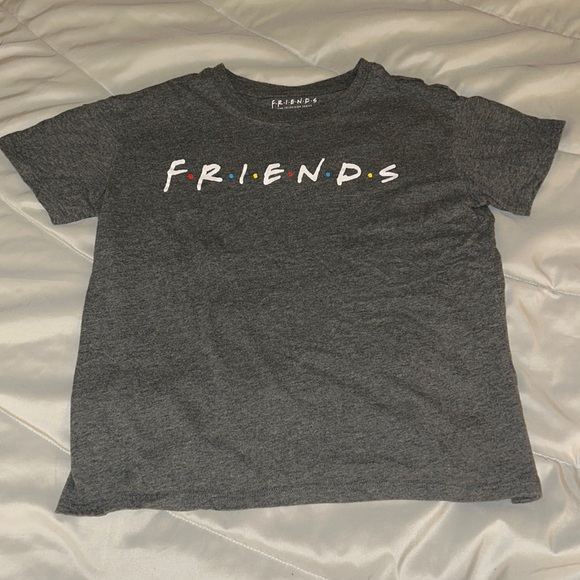 FRIENDS Tops - 🌼3/$25🌼 FRIENDS tee